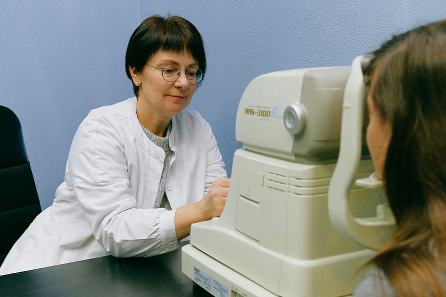 a partir de quel age peut on avoir la cataracte docteur maxime delbarre chirurgien ophtalmologiste specialiste chirurgie refractive cataracte montpellier