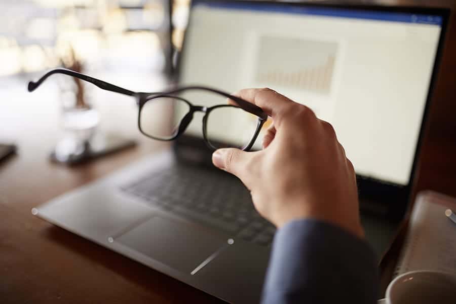 myopie apres operation possible docteur maxime delbarre chirurgien ophtalmologiste specialiste chirurgie refractive montpellier